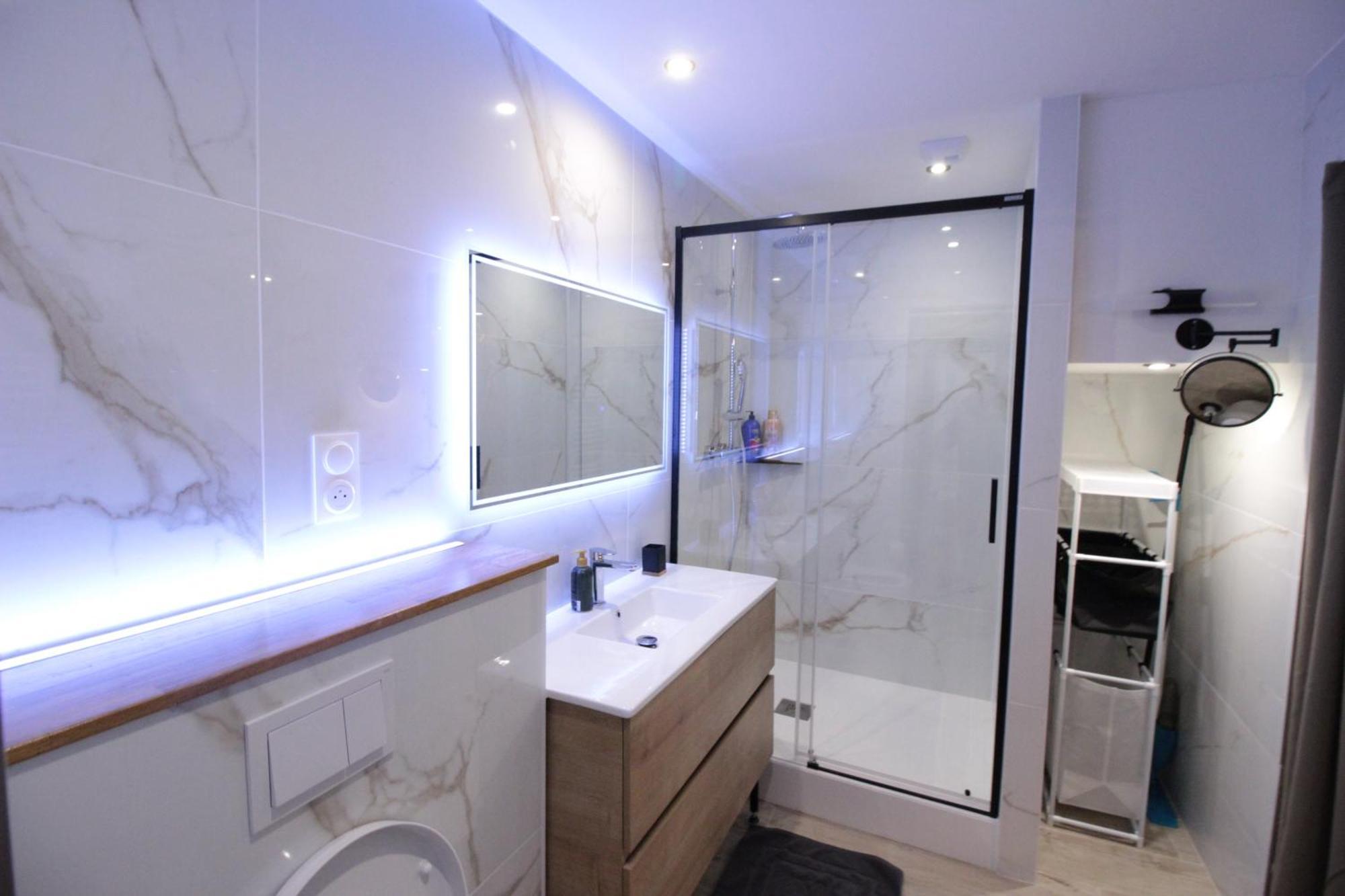 Luxury Studio, Rez De Chaussee, Parking Prive Video Surveillance, Canape Haute Qualite Convertible Couchage 2 Personnes, Centre Ville Proche, Restaurant, Boulangerie 2 Minutes A Pied, Terrasse - 800Metre Carre De Terrain - Gere Par Presta-Zen'Service Verdun-sur-Meuse Bagian luar foto