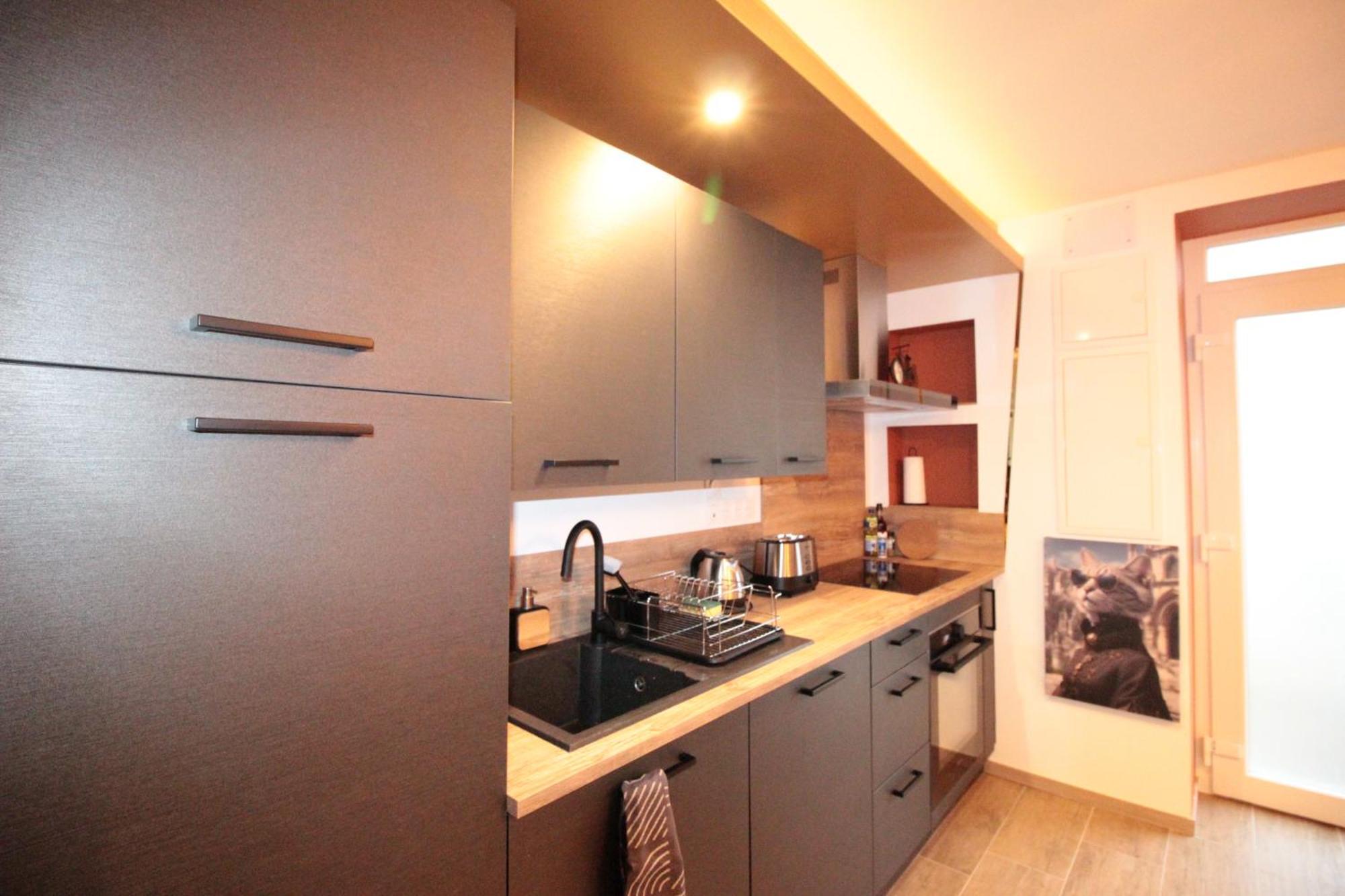 Luxury Studio, Rez De Chaussee, Parking Prive Video Surveillance, Canape Haute Qualite Convertible Couchage 2 Personnes, Centre Ville Proche, Restaurant, Boulangerie 2 Minutes A Pied, Terrasse - 800Metre Carre De Terrain - Gere Par Presta-Zen'Service Verdun-sur-Meuse Bagian luar foto