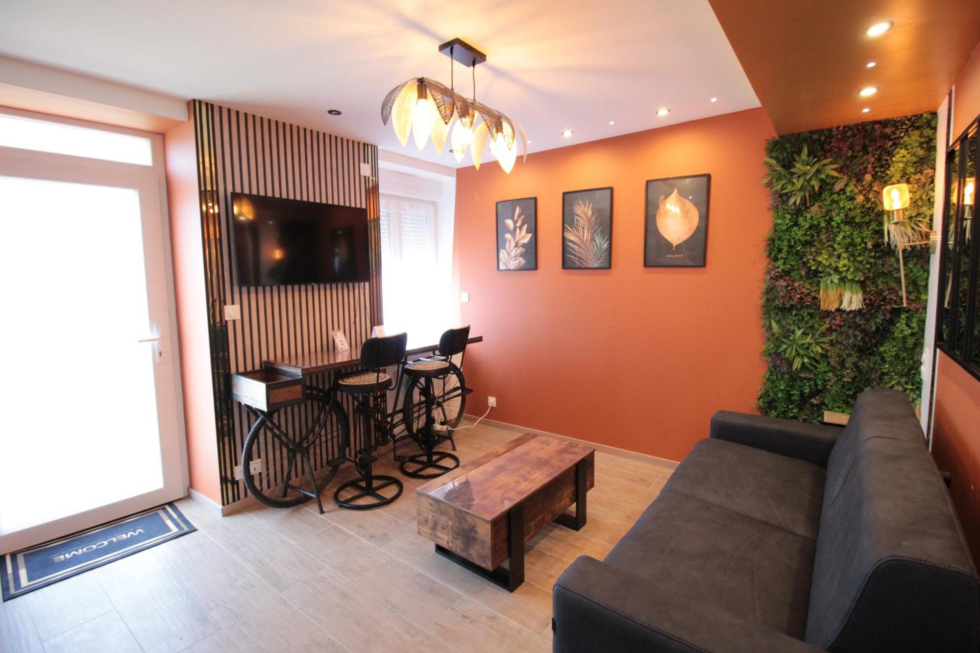 Luxury Studio, Rez De Chaussee, Parking Prive Video Surveillance, Canape Haute Qualite Convertible Couchage 2 Personnes, Centre Ville Proche, Restaurant, Boulangerie 2 Minutes A Pied, Terrasse - 800Metre Carre De Terrain - Gere Par Presta-Zen'Service Verdun-sur-Meuse Bagian luar foto