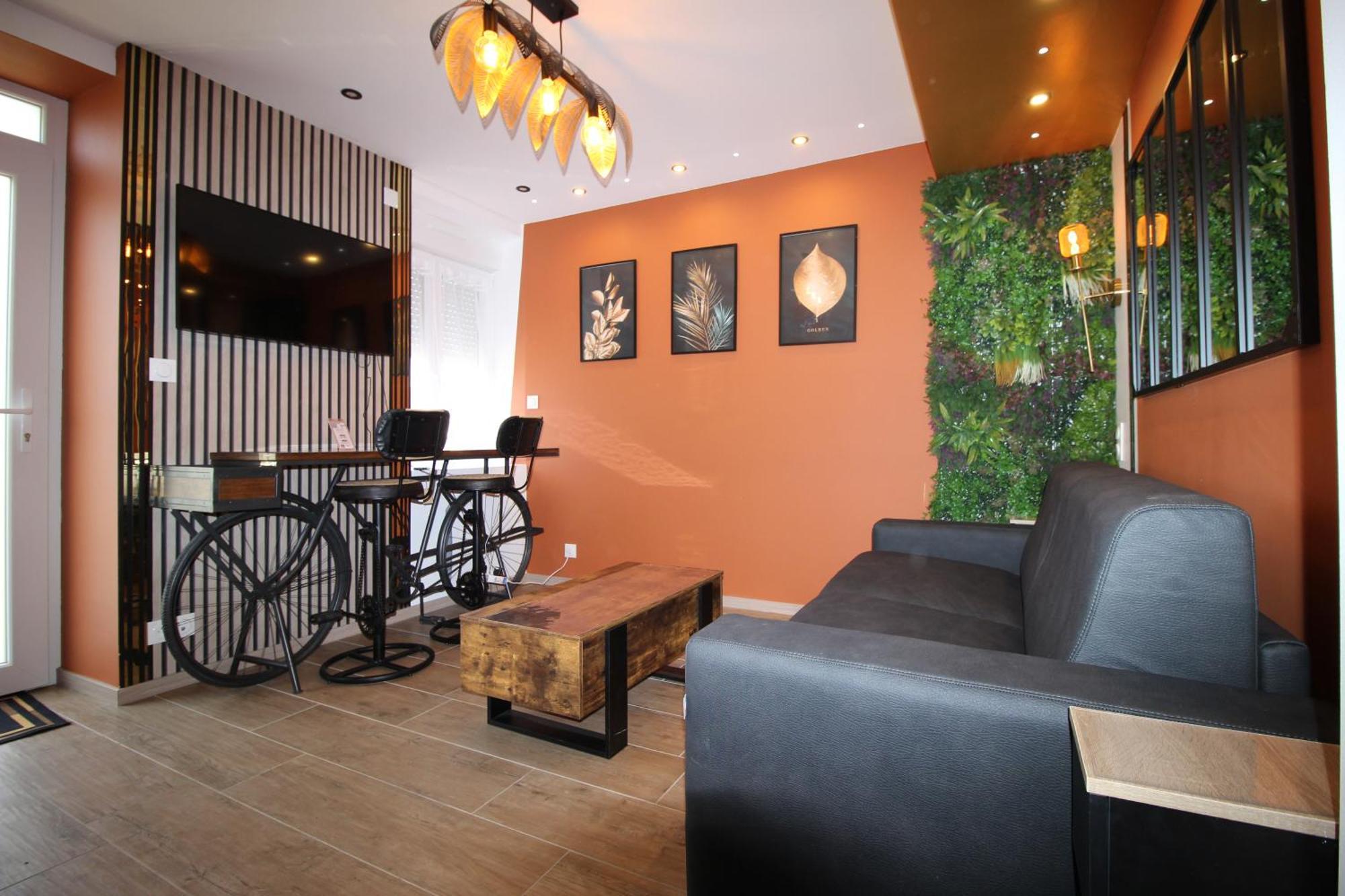 Luxury Studio, Rez De Chaussee, Parking Prive Video Surveillance, Canape Haute Qualite Convertible Couchage 2 Personnes, Centre Ville Proche, Restaurant, Boulangerie 2 Minutes A Pied, Terrasse - 800Metre Carre De Terrain - Gere Par Presta-Zen'Service Verdun-sur-Meuse Bagian luar foto
